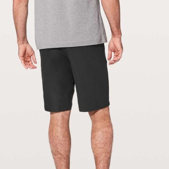 Lululemon Commission Short Relaxed - Picture 2 of 6